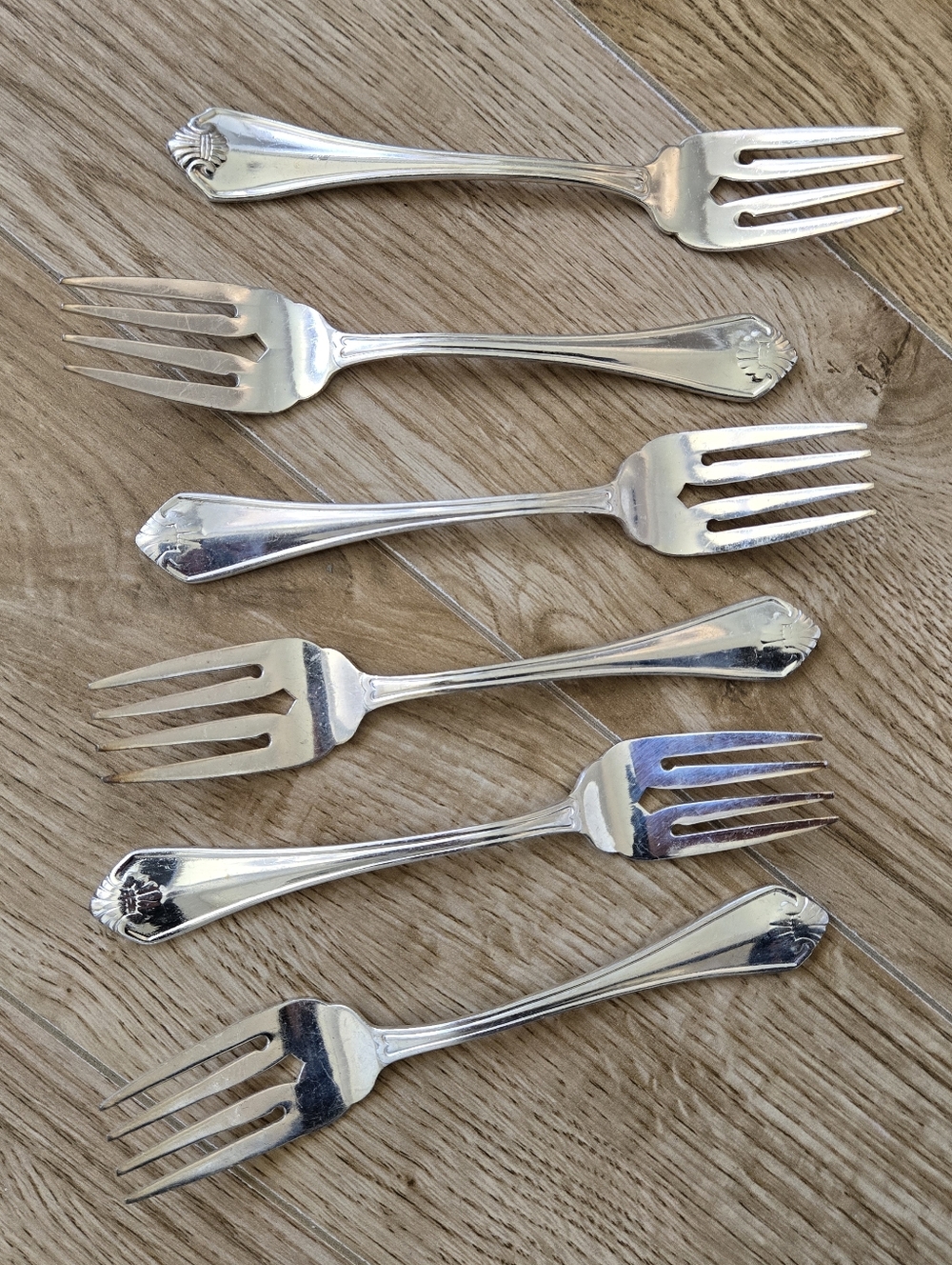 6 Bridal Breakfast Forks by Oneida in classic King James Pattern. Gorgeous